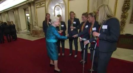 エリザベス女王　 Queen Elizabeth　イギリス　2016年　総まとめ　総集編　1年を振り返り　エリザベス女王　 Queen Elizabeth　イギリス　2016年　総まとめ　総集編　1年を振り返り　リオオリンピック　リオパラリンピック　選手　バッキンガム宮殿に招待　女子アイスホッケーチーム　女王のジョーク　10月