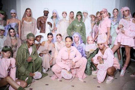 リアーナ　Rihanna　プーマ　Puma　コラボ　第2弾　2017年春夏コレクション　マリー・アントワネットのジムウェア　発売日　裏側　インタビュー　FENTY PUMA by Rihanna　フェンティ・プーマ・バイリアーナ