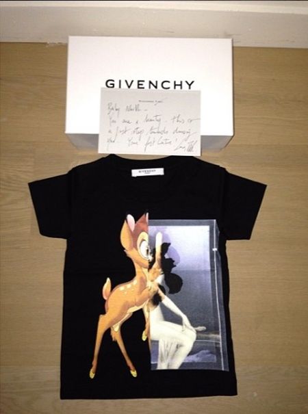 キム・カーダシアン　Kim Kardashian　ノース・ウェスト　North West　ジバンシイ　Givenchy　コレクション　キッズ　初リリース　2017年　秋　特注ドレス