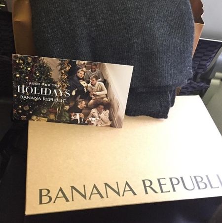 バナナ・リパブリック　Banana Republic　ユナイテッド航空　United Airlines　サプライズプレゼント　カシミヤブランケット　アメリカ　チャリティ　#BRMakeItMatter　Care