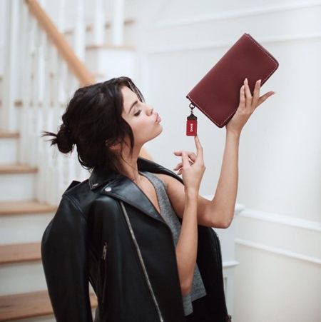 セレーナ・ゴメス　Selena Gomez　コーチ　Coach　コラボ　2017年秋　復活　バッグ　レザージャケット　チャリティ　Setup　セットアップ