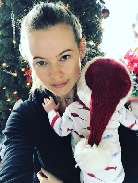 ベハティ・プリンスルー Behati Prinsloo ダスティ・ローズ 子供 クリスマス 初めて サンタ 2016年 サンタコスプレ ベイビー セレブキッズ おしゃれ