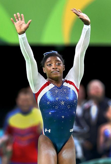 レブロン・ジェームズ　Lebron James　シモーネ・バイルズ　Simone Biles　バスケットボール　体操　選手　身長差　すごい　話題　キャバリアーズ