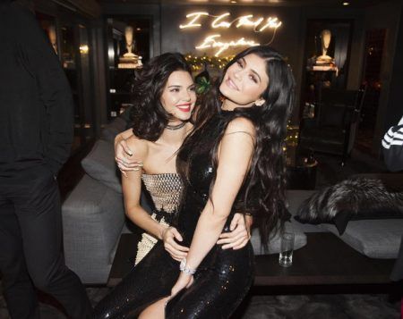 ケンダル・ジェナー　Kendall Jenner　カイリー・ジェナー　Kylie Jenner　クリスマス　パーティ　2016