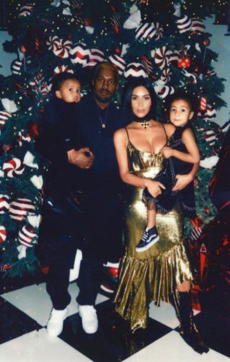 カーダシアン　クリスマス　パーティ　キム・カーダシアン　Kim Kardashian　カニエ・ウェスト　Kanye West　ノース　セイント　子供