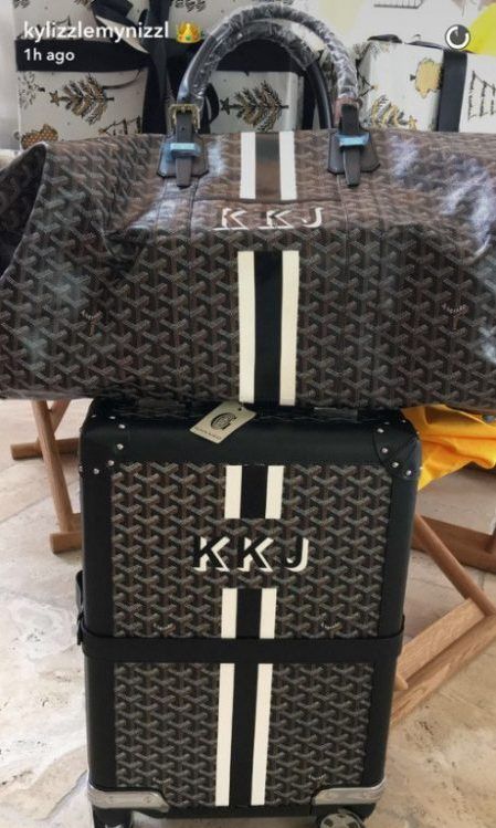 カイリー・ジェナー　Kylie Jenner クリスマス　プレゼント　Goyard　ゴヤール　イニシャル　バッグ
