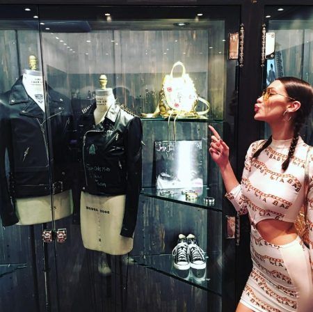 ベラ・ハディッド クロムハーツ Bella Hadid 東京オフィス
