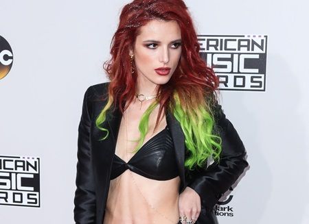 ベラ・ソーン　Bella Thorne