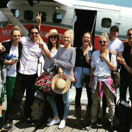 カーラ・デルヴィーニュ　Cara Delevingne　モルジブ旅行　家族　友人