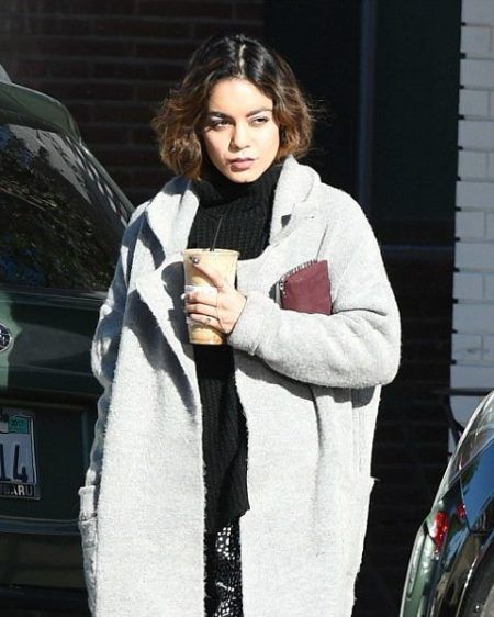 ヴァネッサ・ハジェンズ　Vanessa Hudgens　愛用　財布　サイフ