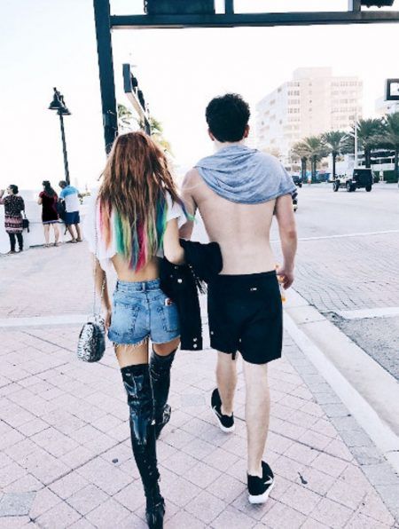ベラ・ソーン　Bella Thorne　チャーリー・プース　Charlie Puth