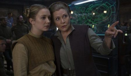 キャリー・フィッシャー Carrie Fisher　ビリー・ラード　Billie Lourd スター・ウォーズ　フォースの覚醒　場面写真　母娘　共演