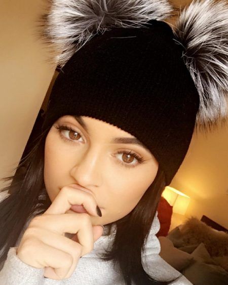 指くわえポーズ カイリー・ジェナー Kylie Jenner