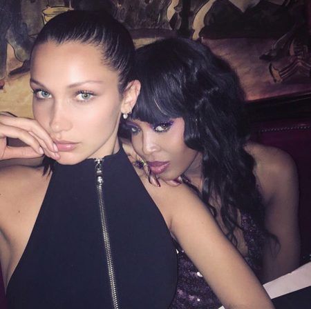 指くわえポーズ ベラ・ハディッド ナオミ・キャンベル Bella Hadid Naomi Campbell