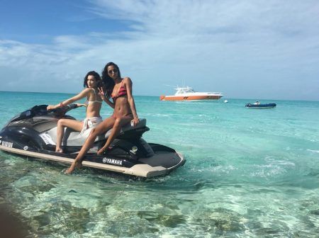 ファイア・フェスティバル　Fyre Festival　Fyre Cay　ビーチ　ベラ・ハディッド　Bella Hadid　ライス・リベイロ　Lais Ribeiro