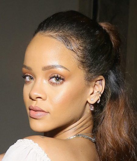 リアーナ　Rihanna 　リップ　口紅　ナチュラル