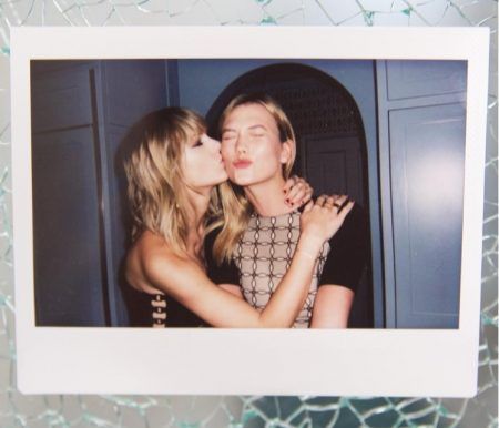 テイラー・スウィフト　Taylor Swift　カーリー・クロス　Karlie Kloss　バースデー　メッセージ