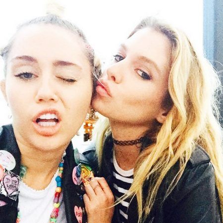 マイリー・サイラス　Miley Cyrus  ステラ・マックスウェル　Stella Maxwell
