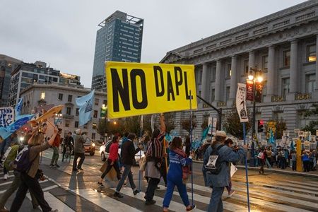 ダコタ・アクセス・パイプライン 抗議 デモ サンフランシスコ