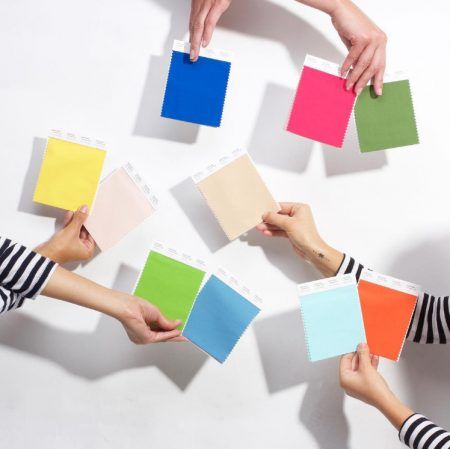 2017年の色　パントン　Pantone　グリーナリー　Greenery　