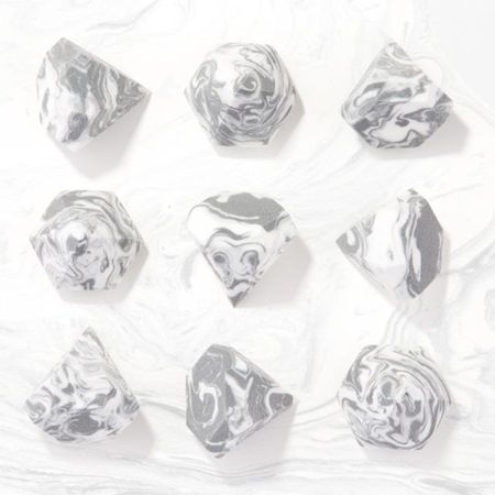 ミラクル・ダイヤモンド・スポンジ　リアル・テクニクス　Real Techniques Miracle Diamond Sponge