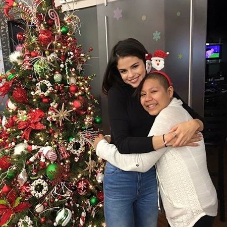 セレーナ・ゴメス selena gomez クリスマス・イヴ 病院訪問