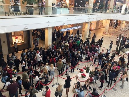 カイリー・ジェナー　トパンガ・モール　ポップアップストア　ザ・カイリー・ショップ Kylie Jenner The Kylie Shop