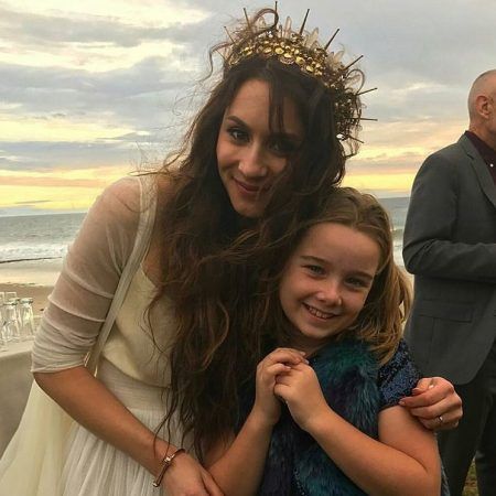 トローヤン・ベリサリオ　ウェディング　Troian Bellisario　ドレス