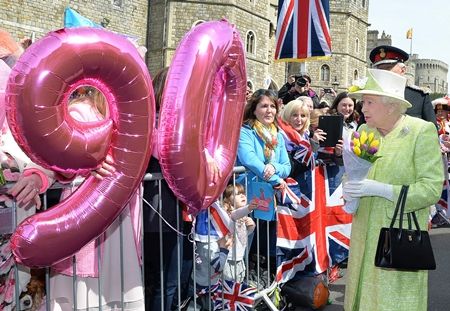 エリザベス女王　 Queen Elizabeth　イギリス　2016年　総まとめ　総集編　誕生日　90歳　パレード　デコバルーン　国民がお祝い　4月