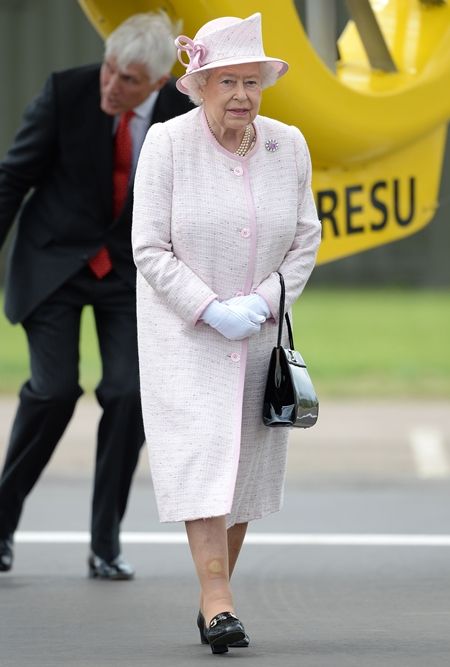 エリザベス女王　 Queen Elizabeth　イギリス　2016年　総まとめ　総集編　ウィリアム王子　新しい勤務先　見学　孫　給与は全額寄付　7月
