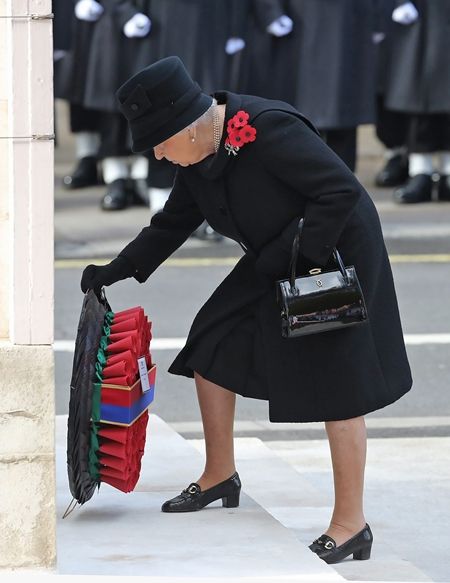 エリザベス女王　 Queen Elizabeth　イギリス　2016年　総まとめ　総集編　1年振り返り　リメンバラス・サンデー　戦死者を追悼　ポピー　11月　