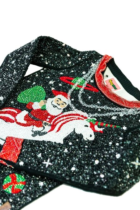 ティプシー・エルヴィス　Tipsy Elves　アグリーセーター　Ugly Sweater  330万円　スワロフスキー　2万4274個　驚愕の値段　ダサい　ダサいセーター　アメリカ　欧米　人気
