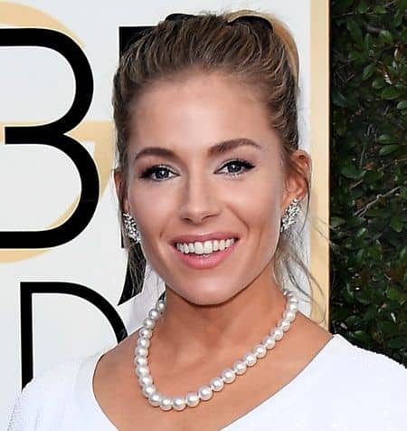 シエナ・ミラー Sienna Miller ゴールデングローブ賞 ティファニー Tiffany ジュエリー 人気 ネックレス 指輪 パール