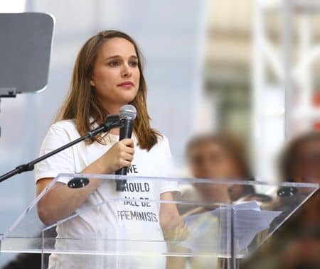 ディオールのフェミニストTシャツ　Dior We Should All Be Feminists T-Shirt Natalie Portman　ナタリー・ポートマン