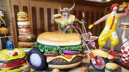 世界で最も多くのハンバーガー関連グッズを収集した人　「ハンバーガー・ハリー」ことハリー・シュペール