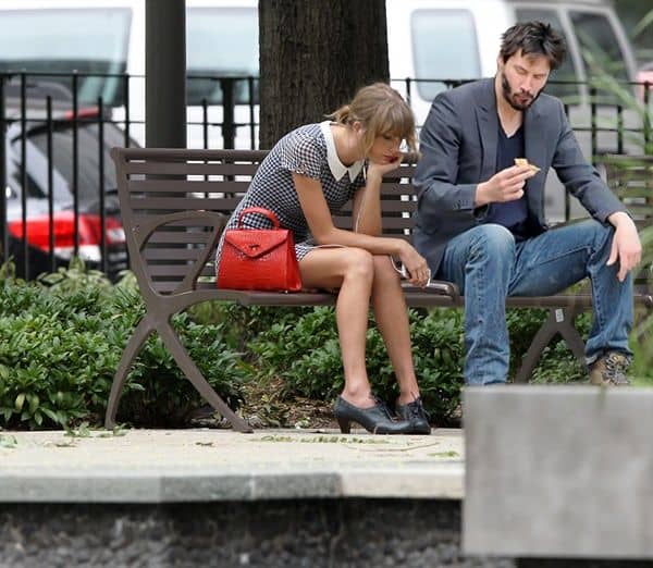 テイラー・スウィフト　Taylor Swift　ぼっち写真　キアヌ・リーヴズ　雑コラ