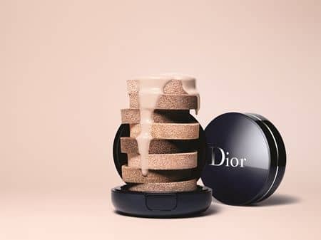 ディオール Dior ベラ・ハディッド Bella Hadid  クッションファンデーション 毛穴レス 軽いつけ心地 メイク コスメ 最新動画 動画 オススメ セレブ