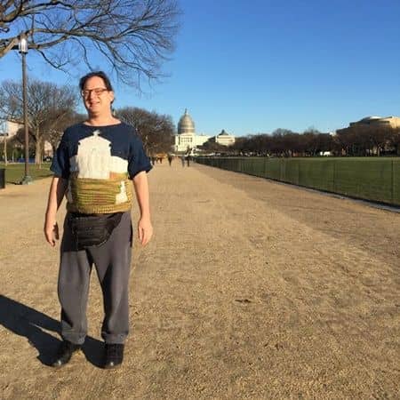 名所編み物アーティストのサム・バースキー アメリカ合衆国議会議事堂