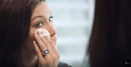 ディオール Dior ベラ・ハディッド Bella Hadid  クッションファンデーション 毛穴レス 軽いつけ心地 メイク コスメ 最新動画 動画 オススメ セレブ