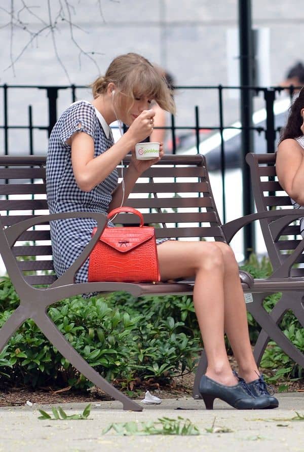 テイラー・スウィフト　Taylor Swift　ぼっち写真