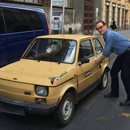 トム・ハンクス　インスタグラム　フィアット写真