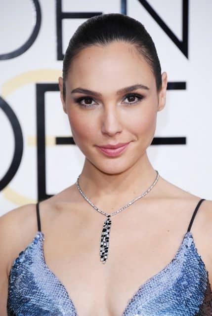 ガル・ガドット Gal Gadot ゴールデングローブ賞 ティファニー Tiffany ジュエリー 人気 ネックレス 指輪 ブラックオニキス ダイアモンド