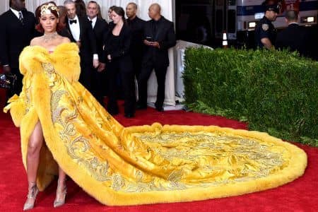 リアーナ Rihanna METガラ グオ・ペイ Guo Pei ドレス