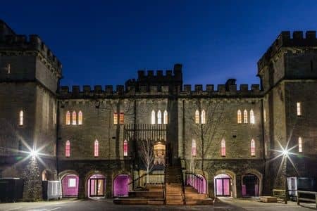 ドット・ジンク社　オフィス　お城　Dot ZInk Money.co.uk Office Castle