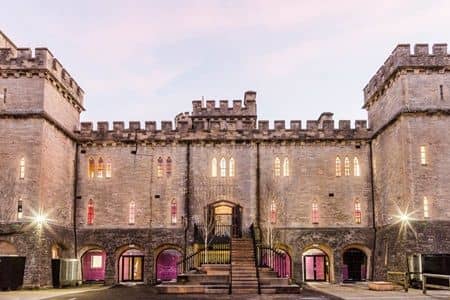 ドット・ジンク社　オフィス　お城　Dot ZInk Money.co.uk Office Castle