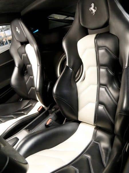 ジャスティン・ビーバー Justib Bieber 愛車フェラーリ 内装