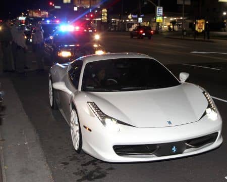 `ジャスティン・ビーバー Justib Bieber 愛車フェラーリ パパラッチ 事故 白い塗装