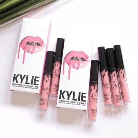 カイリー・ジェナー　チャリティ　Kylie Jenner スマイル・トレイン　Smile Train　リップキット　寄付　SMILE　スマイル