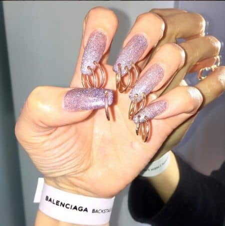ネイルピアス