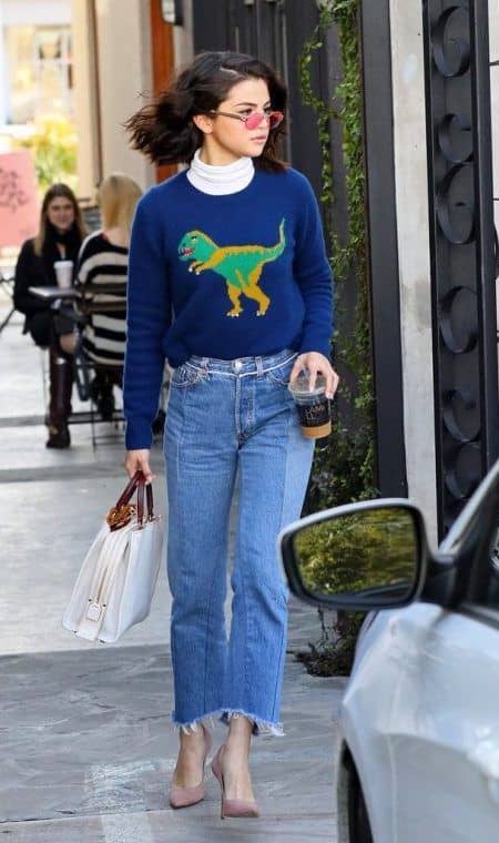 セレーナ・ゴメス　Selena Gomez　恐竜ニット　コーチ　Coach　私服